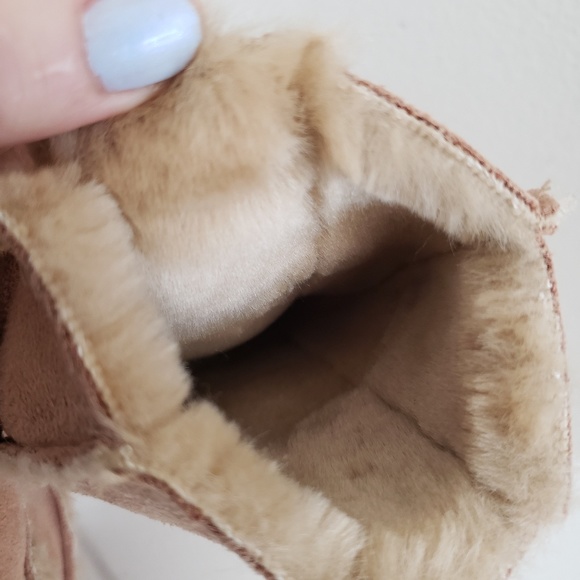 Suede faux fur lined tan gloves - Picture 3 of 3